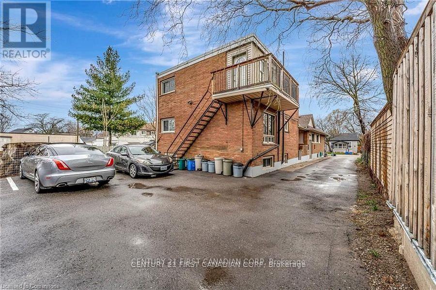 Photo 8 of 82 Albert Street, St Catharines ON