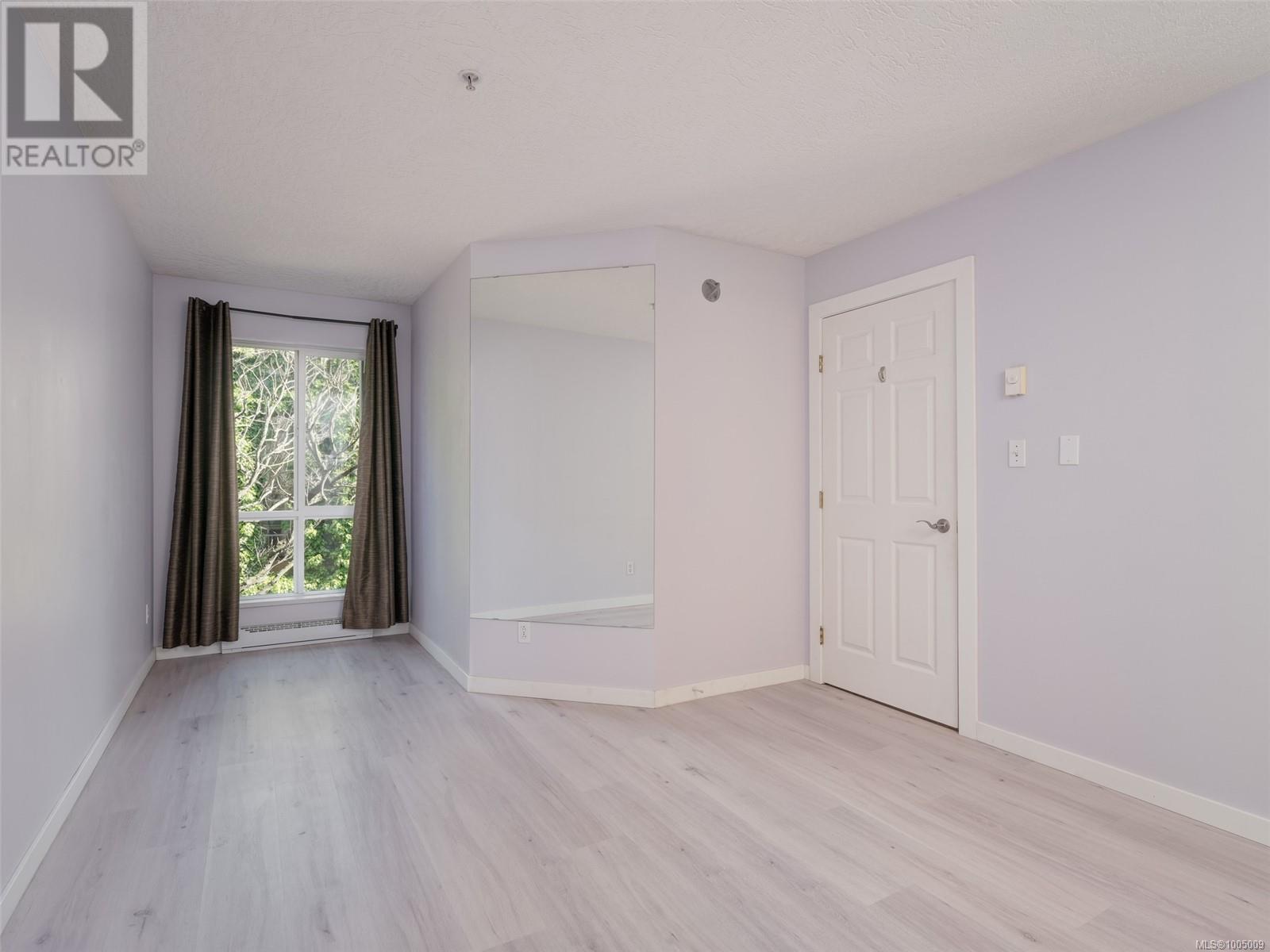 Photo 2 of 304 649 Bay St, Victoria BC