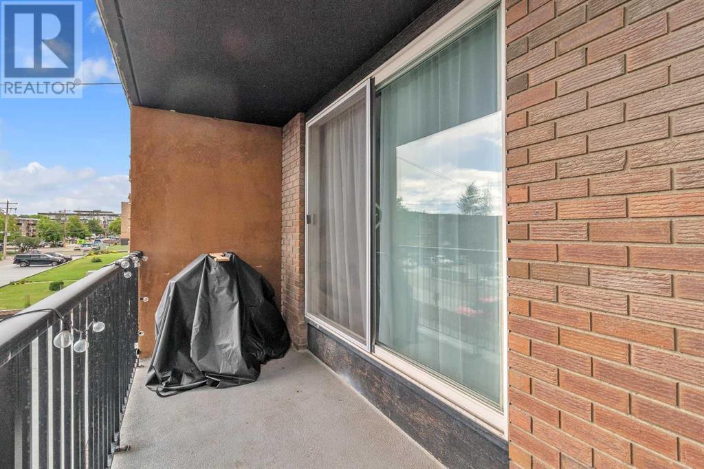 Single Family House for Sale in    Avenue SW Windsor Park Calgary 