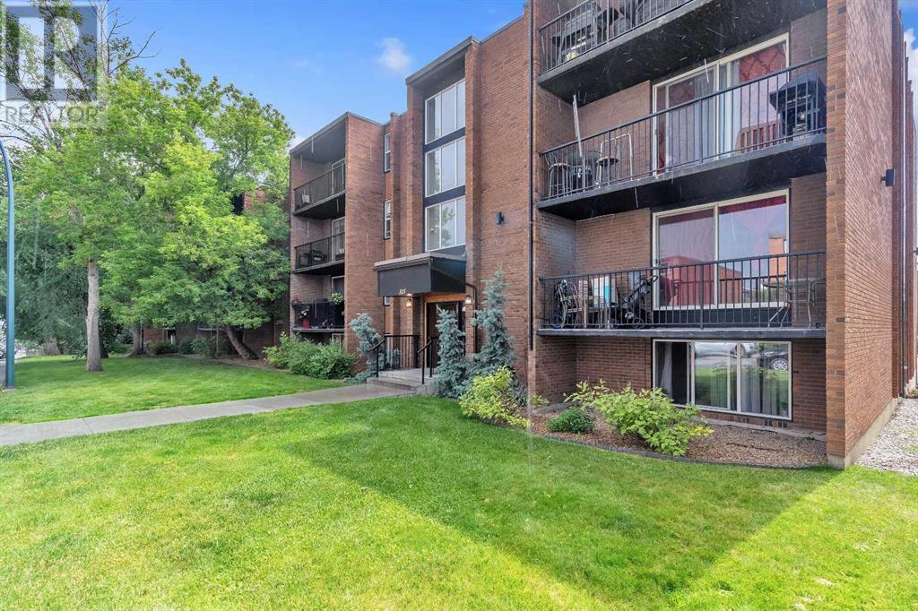 Single Family House for Sale in    Avenue SW Windsor Park Calgary 