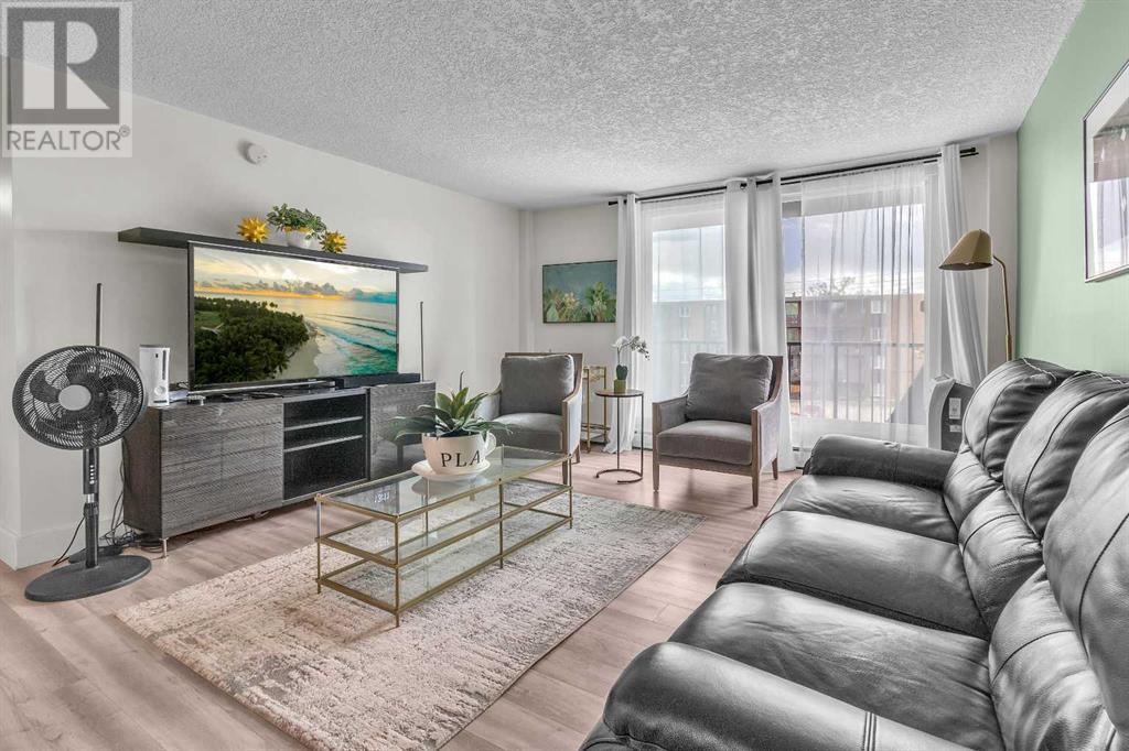 Single Family House for Sale in    Avenue SW Windsor Park Calgary 