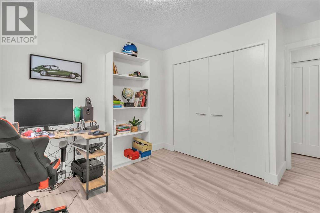 Single Family House for Sale in    Avenue SW Windsor Park Calgary 