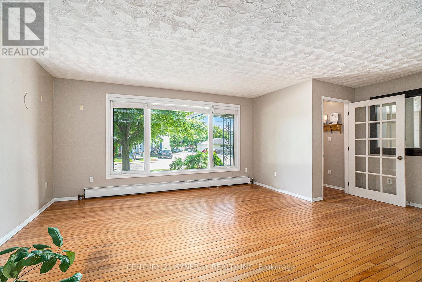 Photo 13 of 6 Strathcona Street, Smiths Falls ON