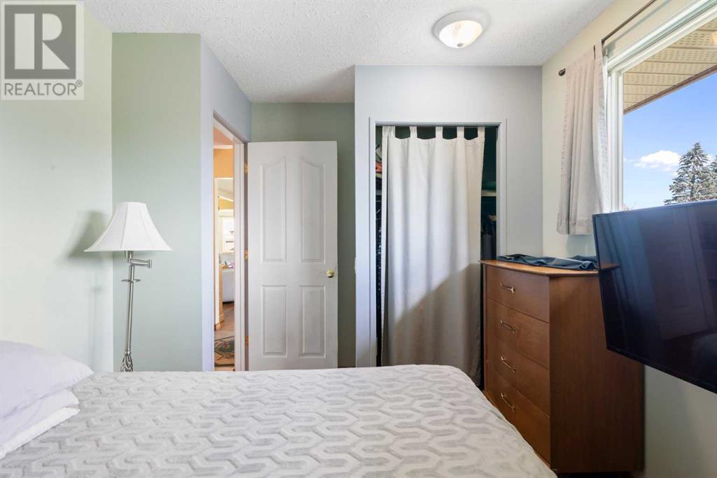 Single Family House Bungalow for Sale in  Queensland Circle SE Queensland Calgary 