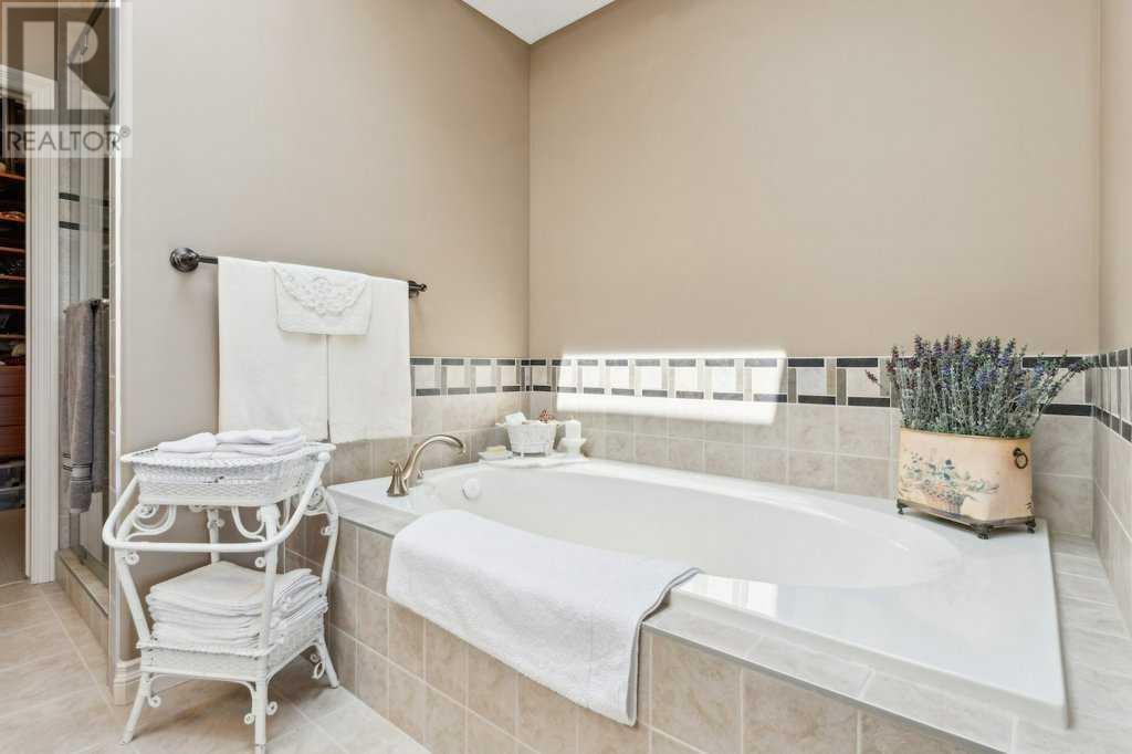 Single Family House for Sale in  Tuscany Ravine Heights NW Tuscany Calgary 