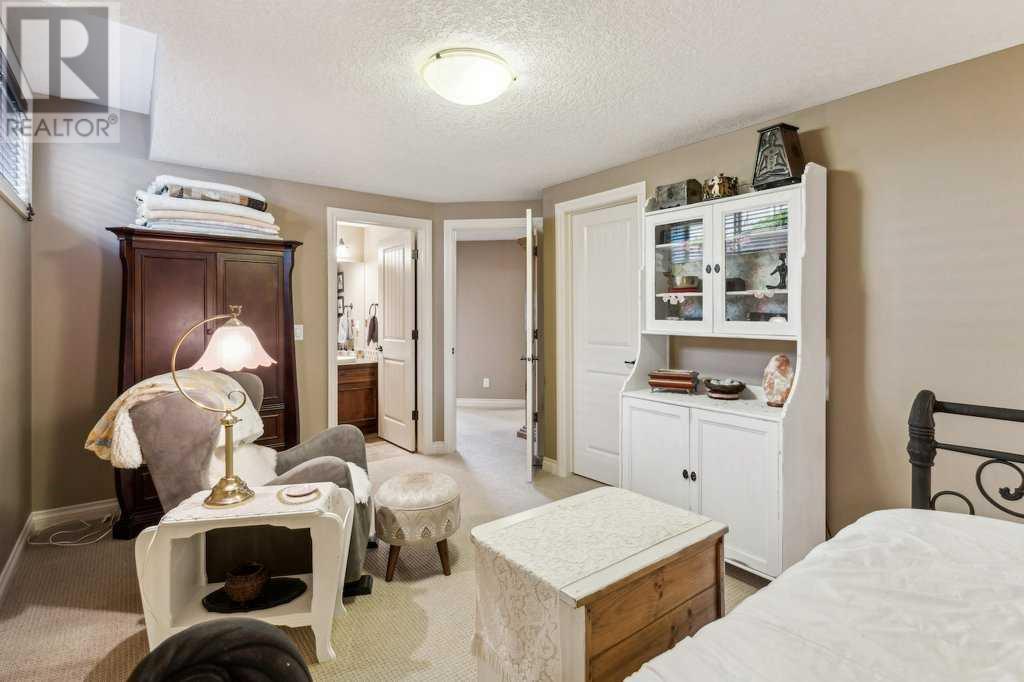 Single Family House for Sale in  Tuscany Ravine Heights NW Tuscany Calgary 
