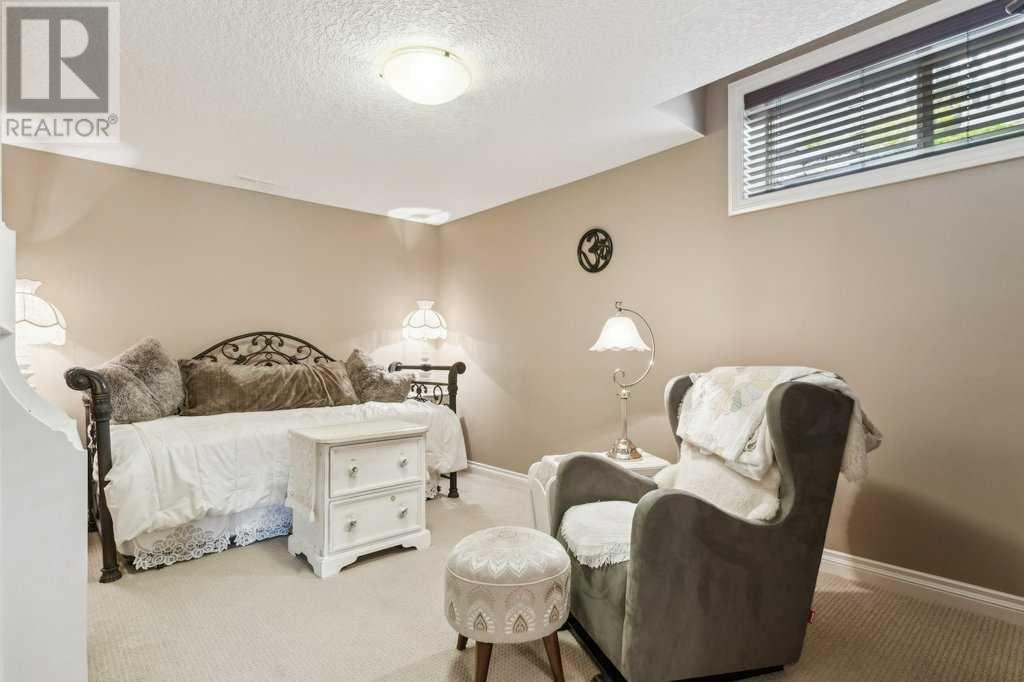 Single Family House for Sale in  Tuscany Ravine Heights NW Tuscany Calgary 