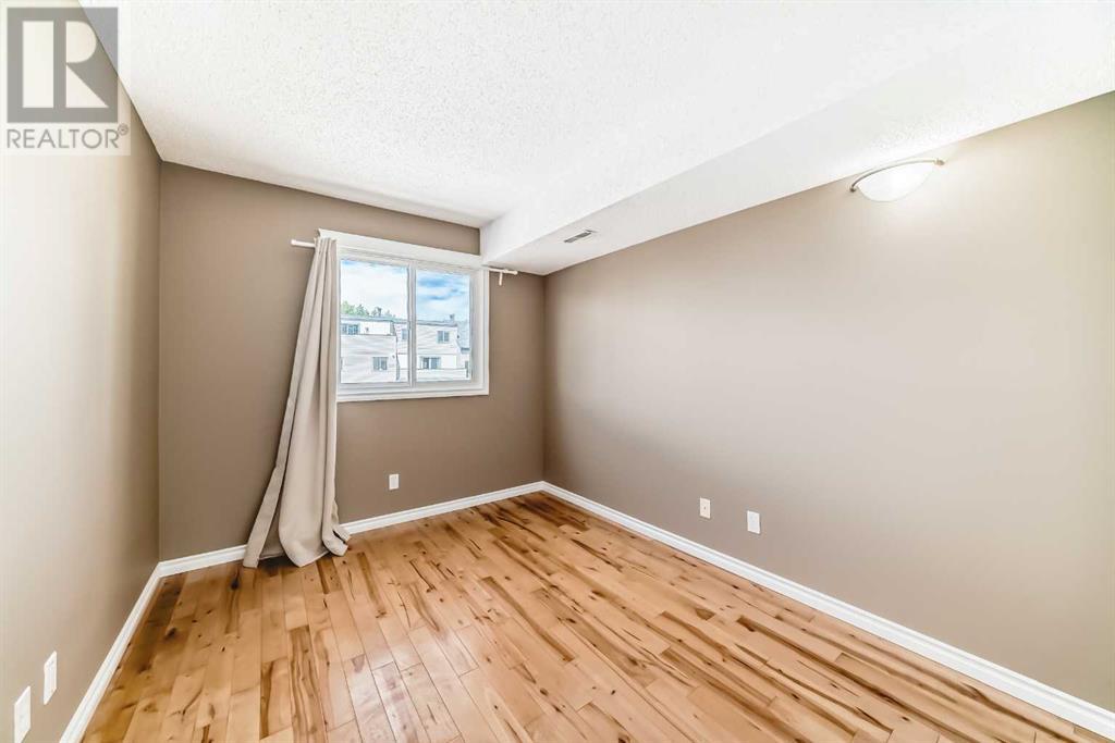 Single Family House for Sale in    Street SW St Andrews Heights Calgary 