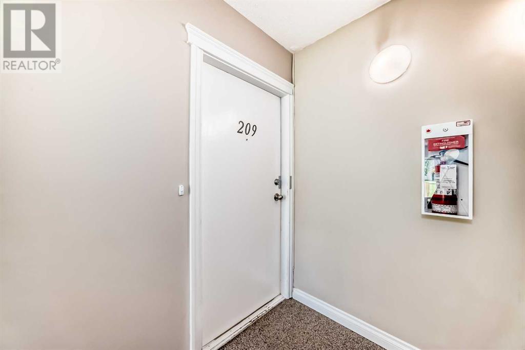 Single Family House for Sale in    Street SW St Andrews Heights Calgary 