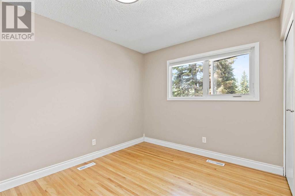 Single Family House for Sale in  Willowfern Drive SE Willow Park Calgary 