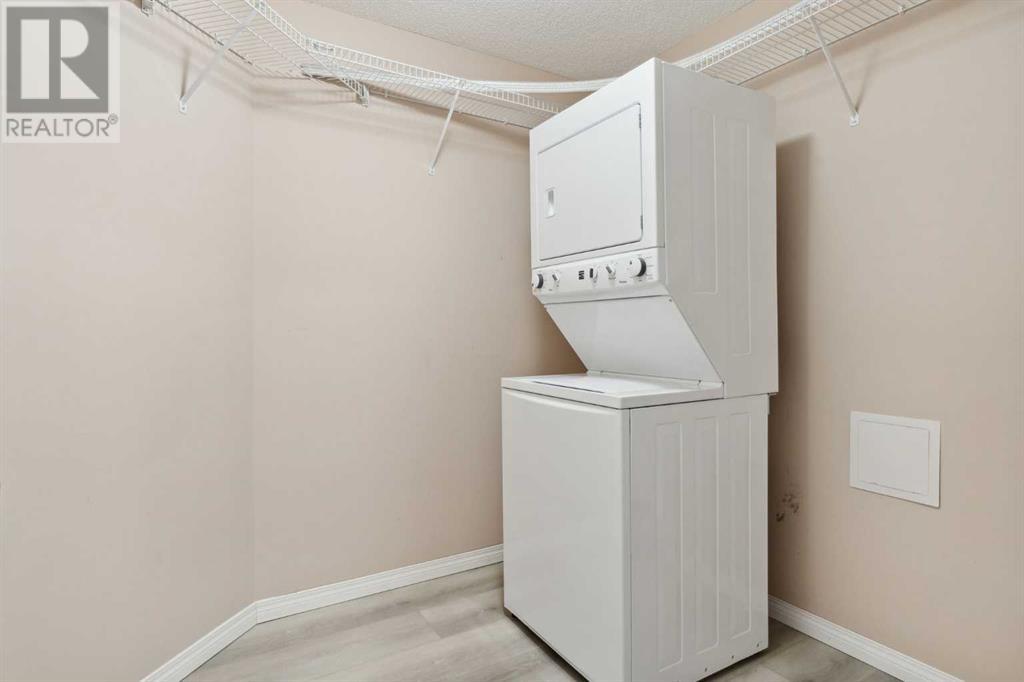 Single Family House for Sale in   Canyon Meadows Drive SE Queensland Calgary 