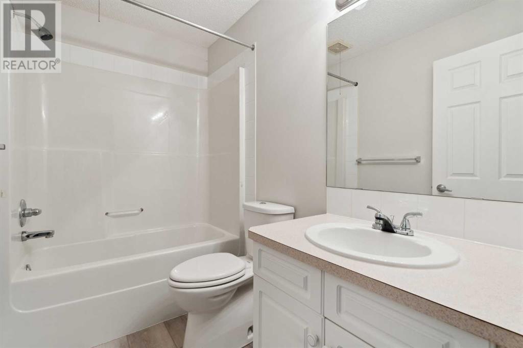 Single Family House for Sale in   Canyon Meadows Drive SE Queensland Calgary 