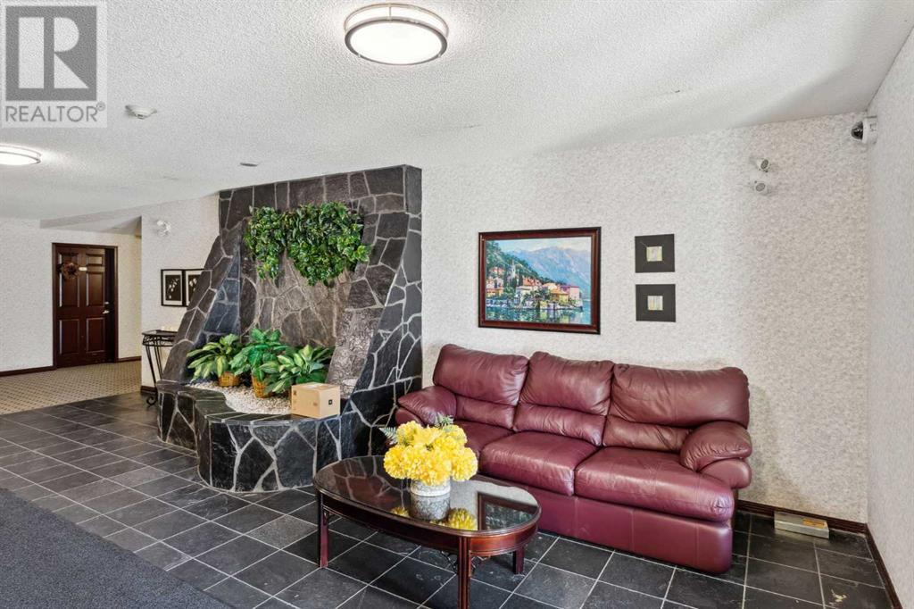 Single Family House for Sale in   Canyon Meadows Drive SE Queensland Calgary 