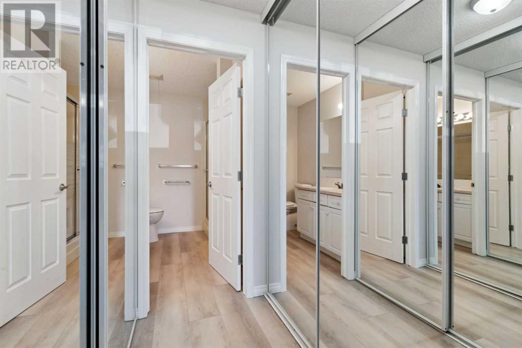 Single Family House for Sale in   Canyon Meadows Drive SE Queensland Calgary 