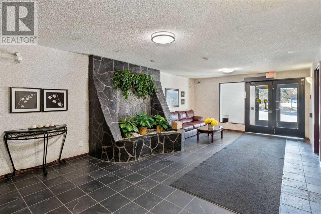 Single Family House for Sale in   Canyon Meadows Drive SE Queensland Calgary 