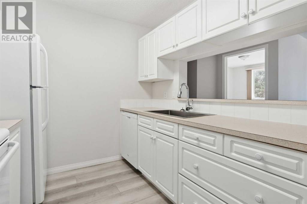 Single Family House for Sale in   Canyon Meadows Drive SE Queensland Calgary 