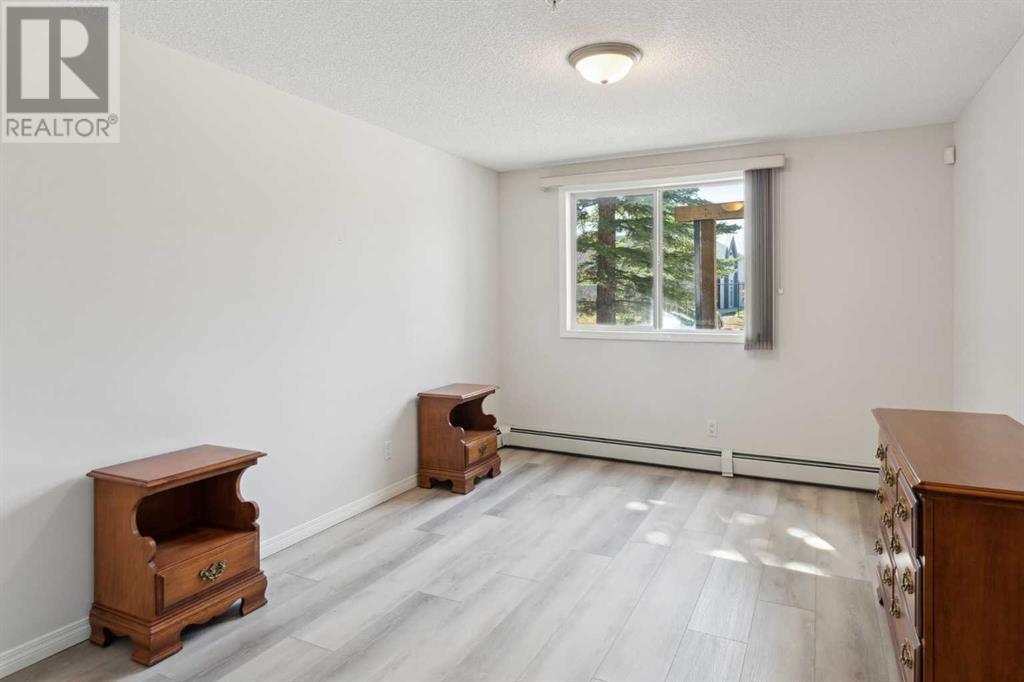 Single Family House for Sale in   Canyon Meadows Drive SE Queensland Calgary 