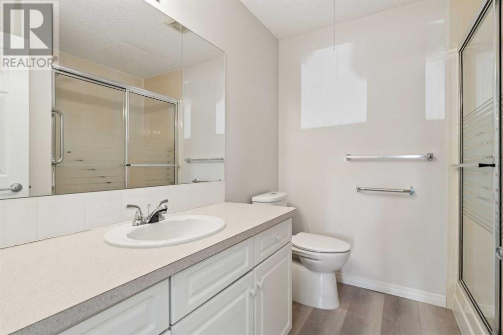 Single Family House for Sale in   Canyon Meadows Drive SE Queensland Calgary 