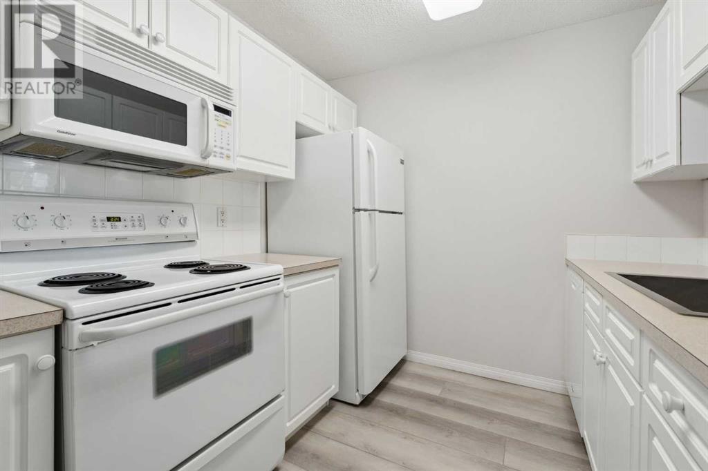 Single Family House for Sale in   Canyon Meadows Drive SE Queensland Calgary 