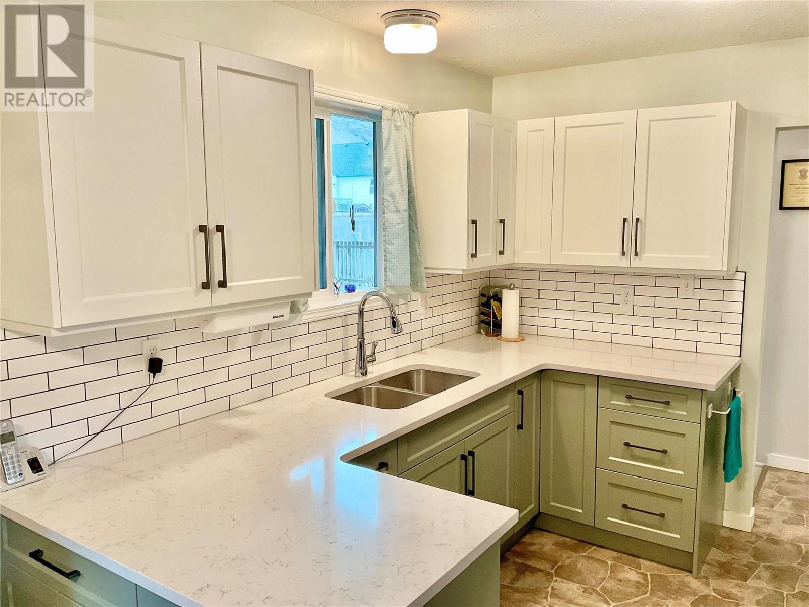 431 Hartland Avenue, Midway
