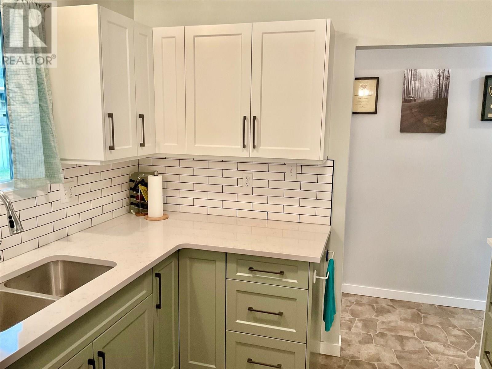 431 Hartland Avenue, Midway