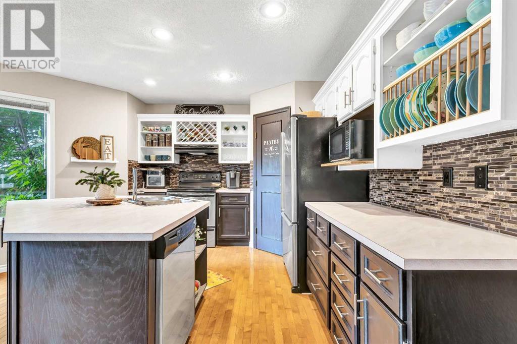 101 Sundown Way SE Photo 13 - Calgary Real Estate