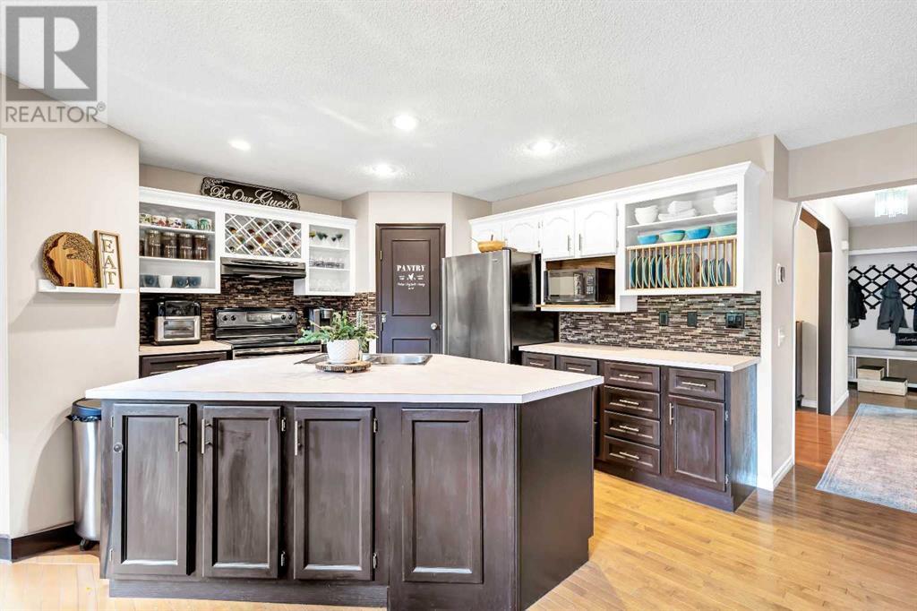 101 Sundown Way SE Photo 11 - Calgary Real Estate