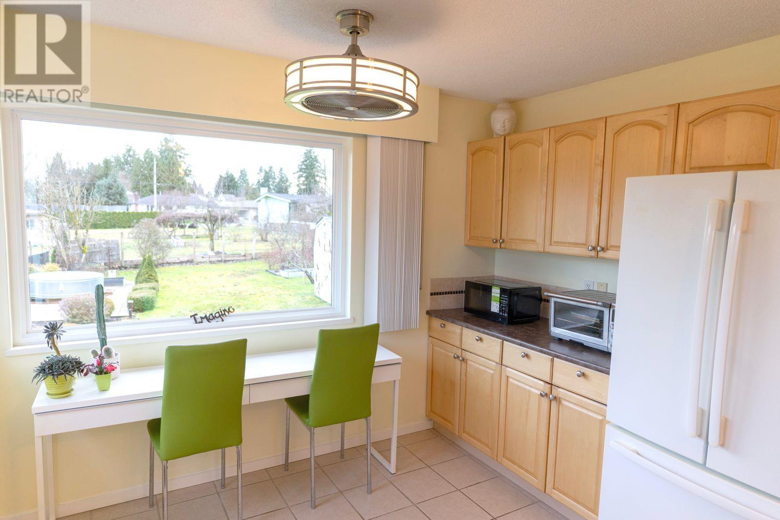 Photo 6 of 21776 Mountainview Crescent, Maple Ridge BC