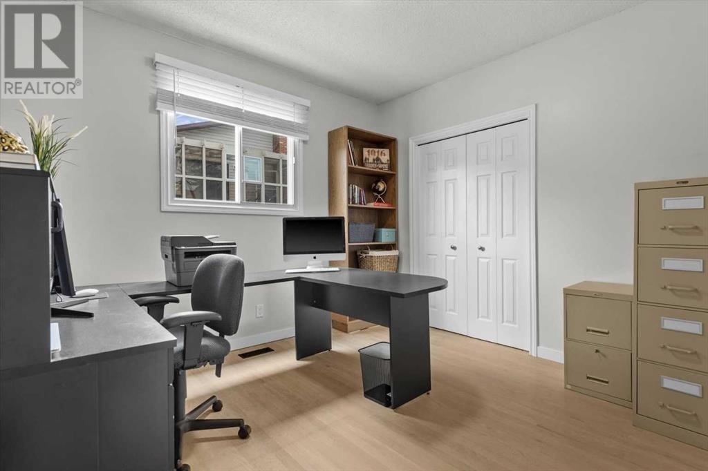 Single Family House for Sale in  Berkshire Road NW Beddington Heights Calgary 