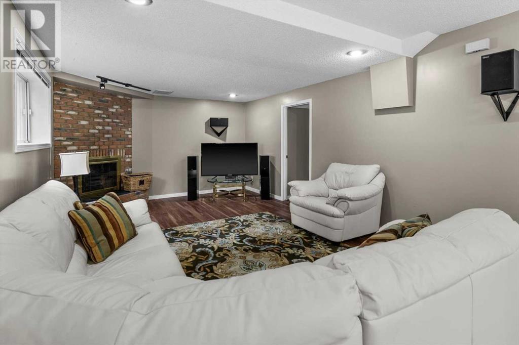 Single Family House for Sale in  Berkshire Road NW Beddington Heights Calgary 