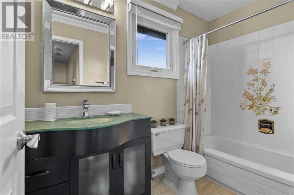 Single Family House for Sale in  Berkshire Road NW Beddington Heights Calgary 