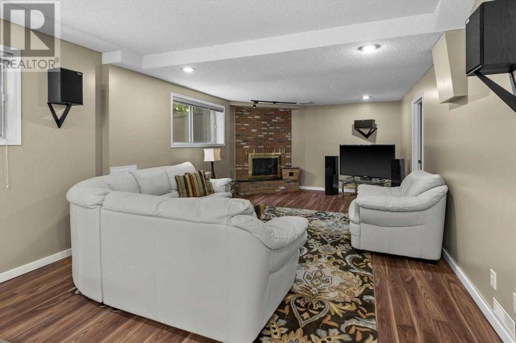 Single Family House for Sale in  Berkshire Road NW Beddington Heights Calgary 