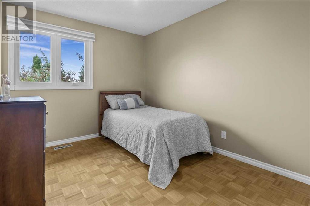 Single Family House for Sale in  Berkshire Road NW Beddington Heights Calgary 
