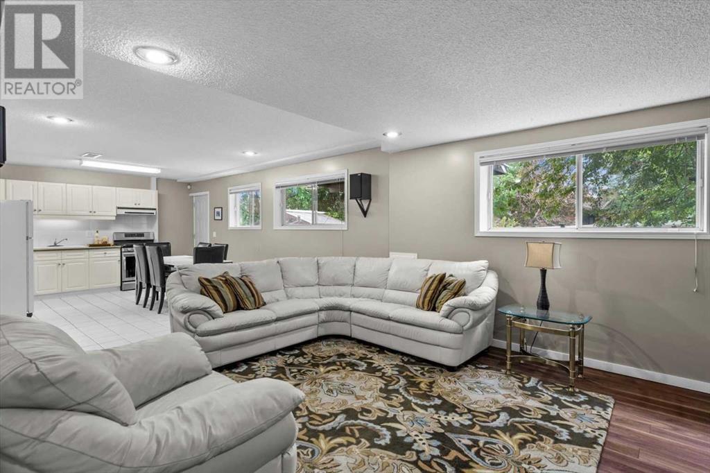 Single Family House for Sale in  Berkshire Road NW Beddington Heights Calgary 