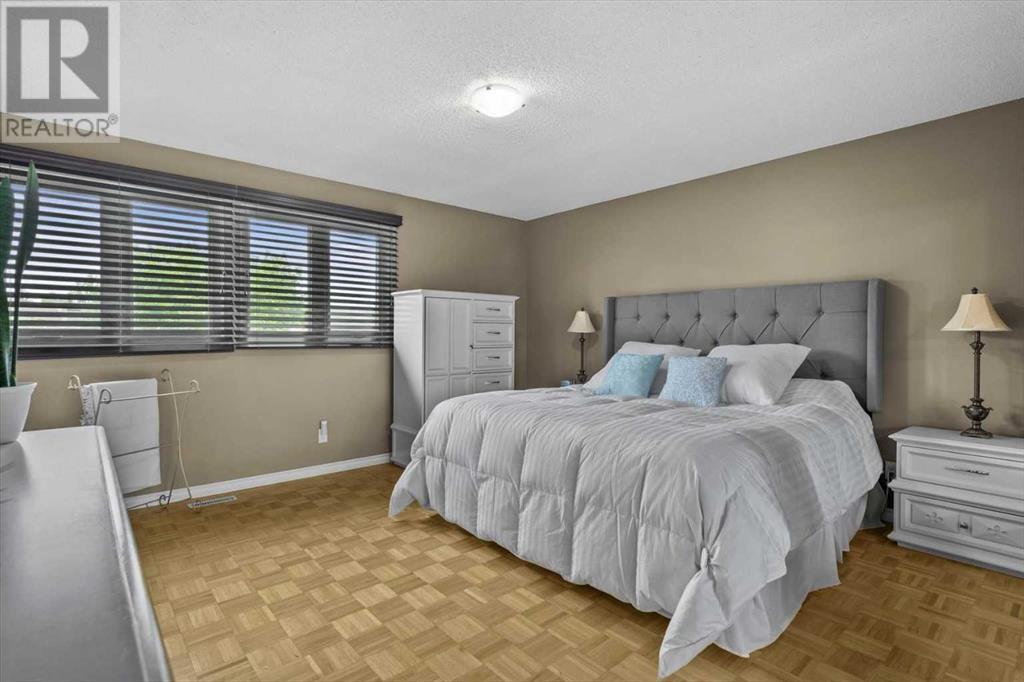 Single Family House for Sale in  Berkshire Road NW Beddington Heights Calgary 