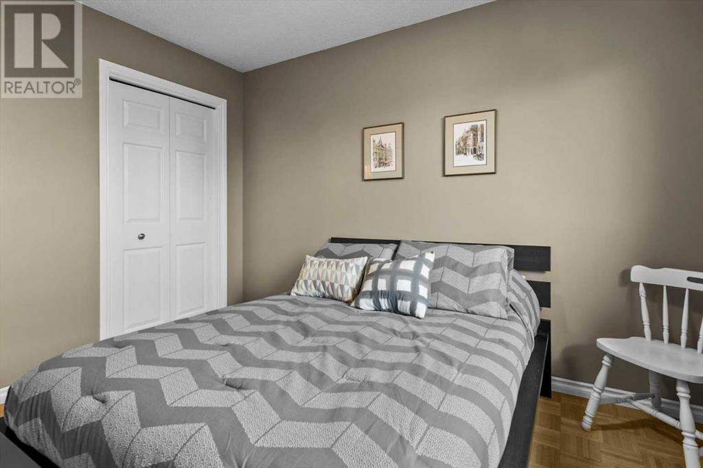 Single Family House for Sale in  Berkshire Road NW Beddington Heights Calgary 