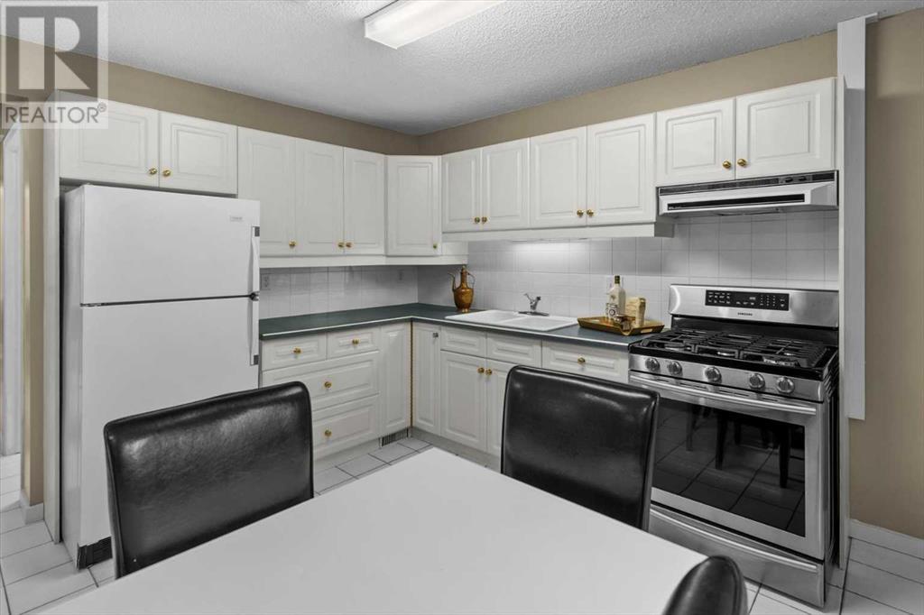 Single Family House for Sale in  Berkshire Road NW Beddington Heights Calgary 
