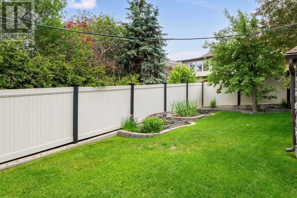 Single Family House for Sale in  Berkshire Road NW Beddington Heights Calgary 