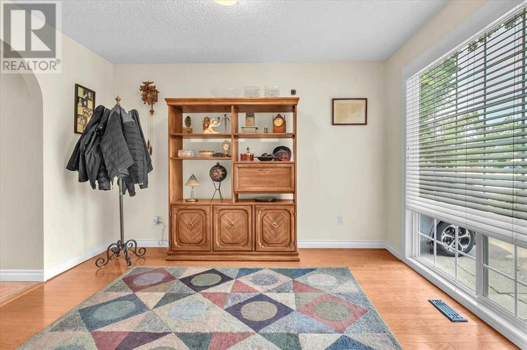 Single Family House for Sale in  Woodfield Close SW Woodbine Calgary 