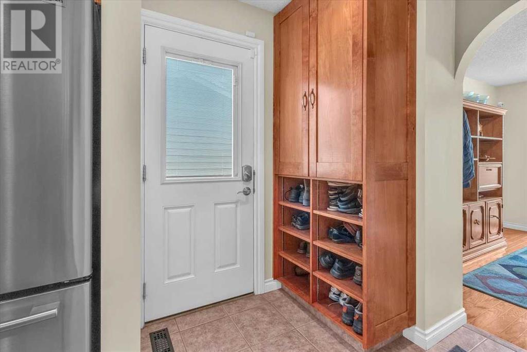 Single Family House for Sale in  Woodfield Close SW Woodbine Calgary 