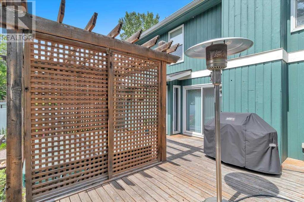 Single Family House for Sale in  Woodfield Close SW Woodbine Calgary 