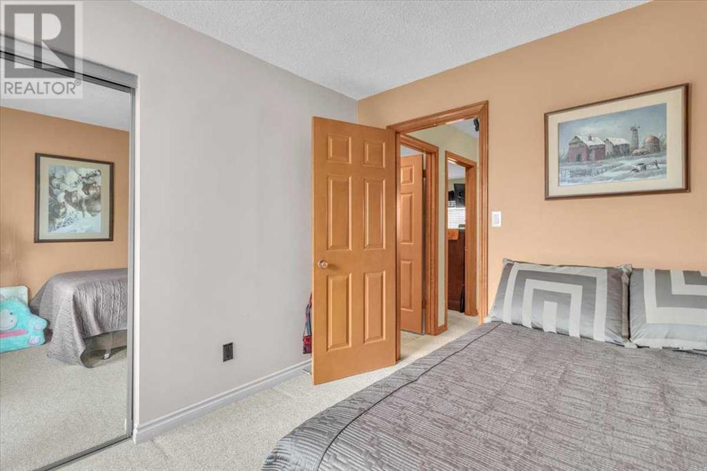Single Family House for Sale in  Woodfield Close SW Woodbine Calgary 