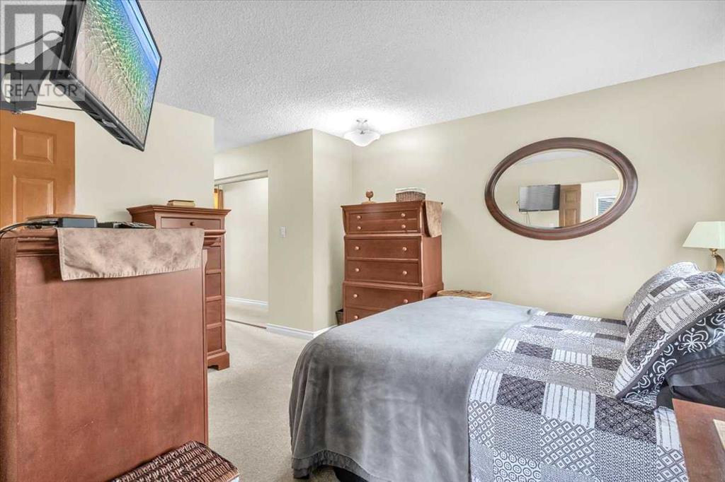 Single Family House for Sale in  Woodfield Close SW Woodbine Calgary 