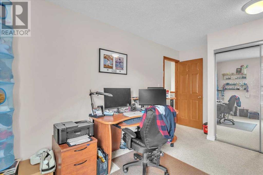 Single Family House for Sale in  Woodfield Close SW Woodbine Calgary 