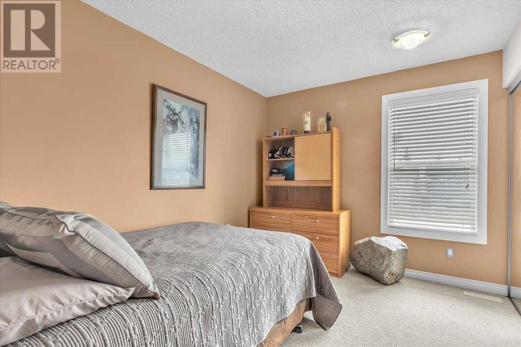 Single Family House for Sale in  Woodfield Close SW Woodbine Calgary 