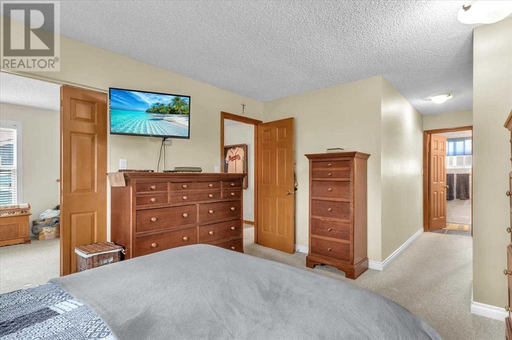 Single Family House for Sale in  Woodfield Close SW Woodbine Calgary 