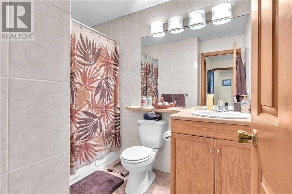 Single Family House for Sale in  Woodfield Close SW Woodbine Calgary 
