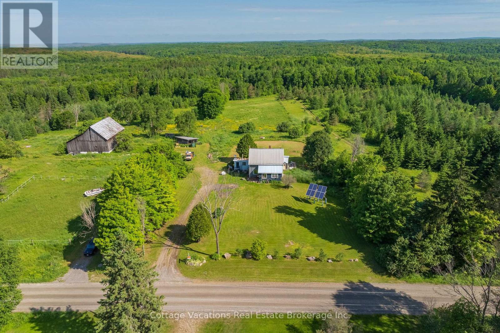 Photo 8 of 1678 Fern Glen Road W, Perry ON