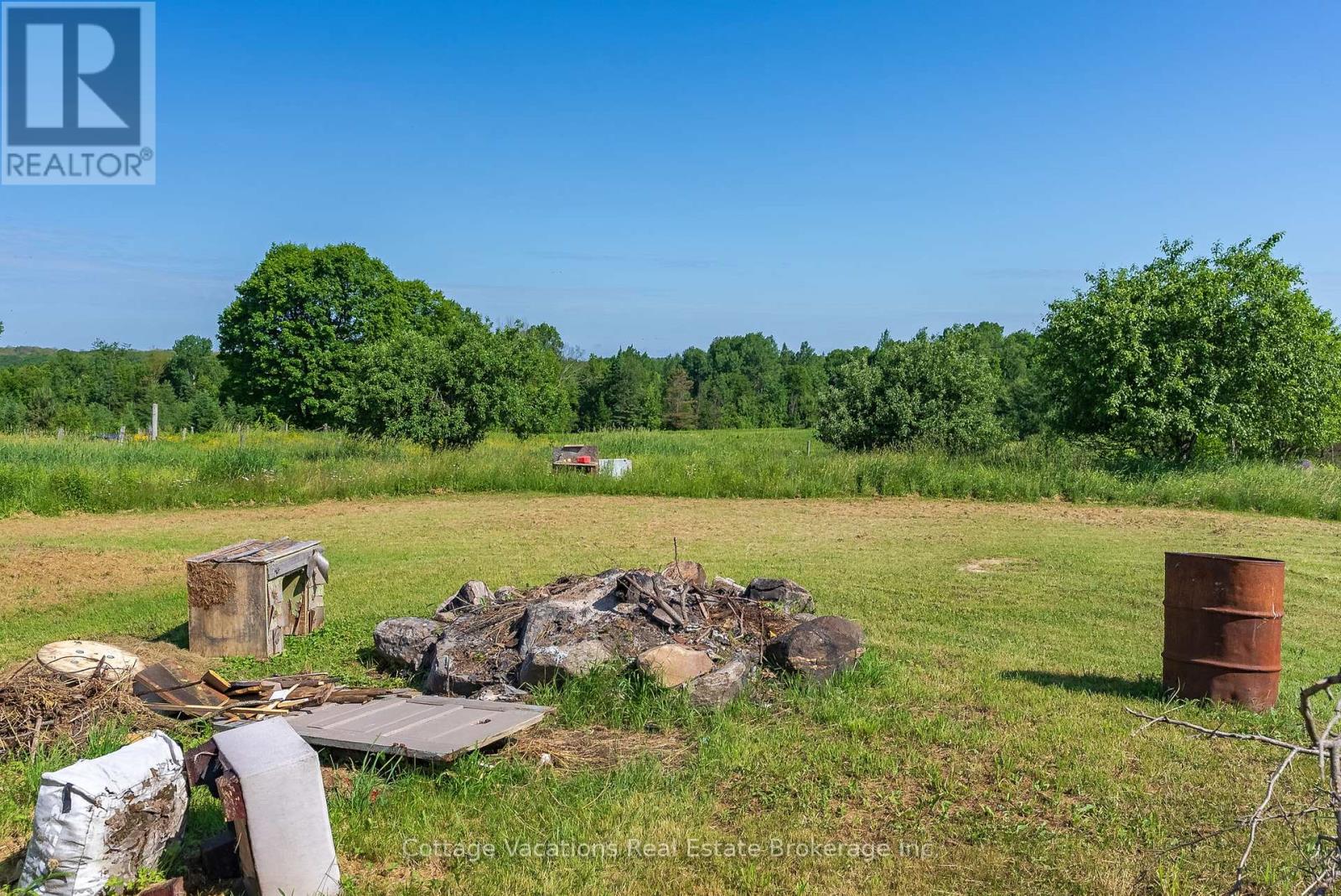 Photo 11 of 1678 Fern Glen Road W, Perry ON