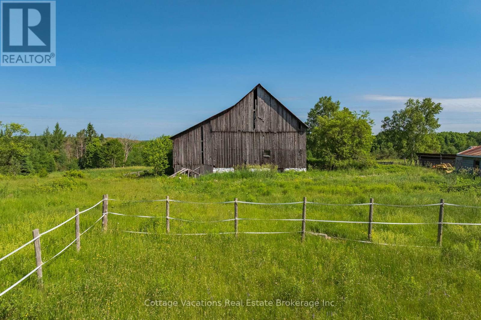 Photo 40 of 1678 Fern Glen Road W, Perry ON